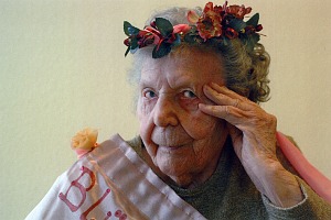 Peter Frenkel | 100-jährige Blütenkönigin aus Werder /Havel